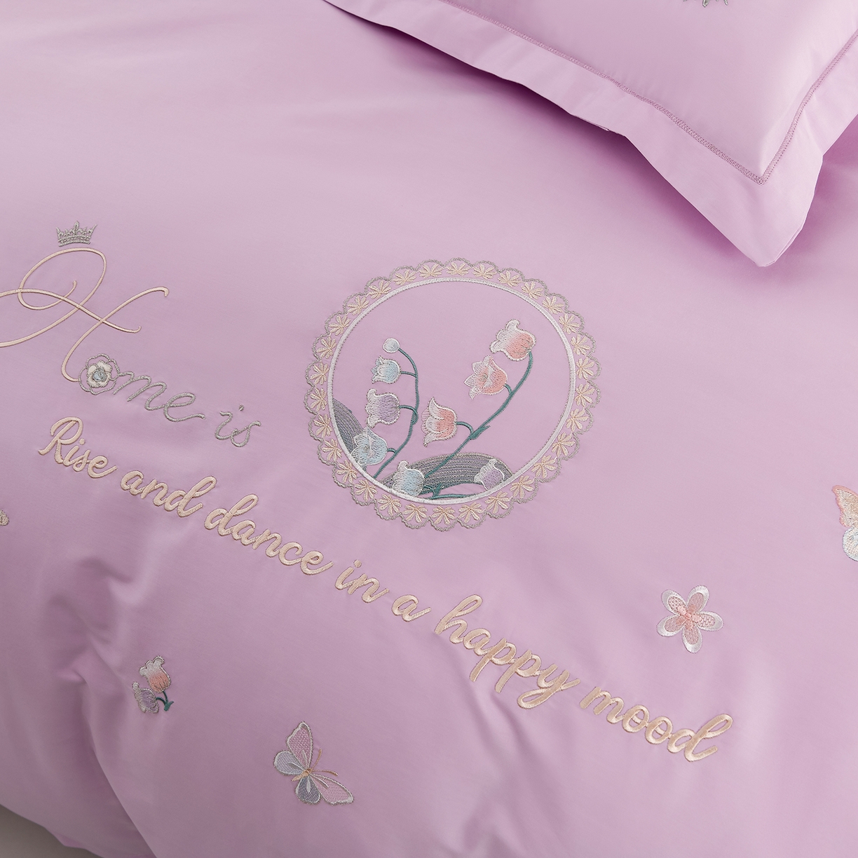 91家纺网 家纺一手货源 找家纺 绒小宣 2025新款13372全棉绣花四件套-轻舞 风铃-紫