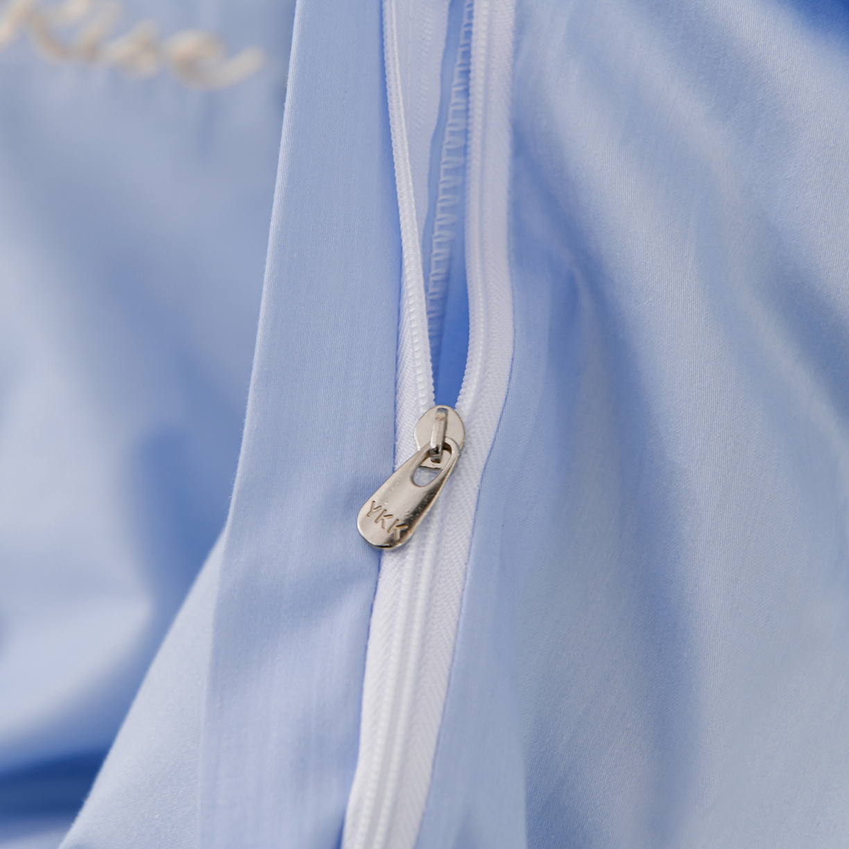 91家纺网 家纺一手货源 找家纺 绒小宣 2025新款13372全棉绣花四件套-轻舞 风铃-蓝