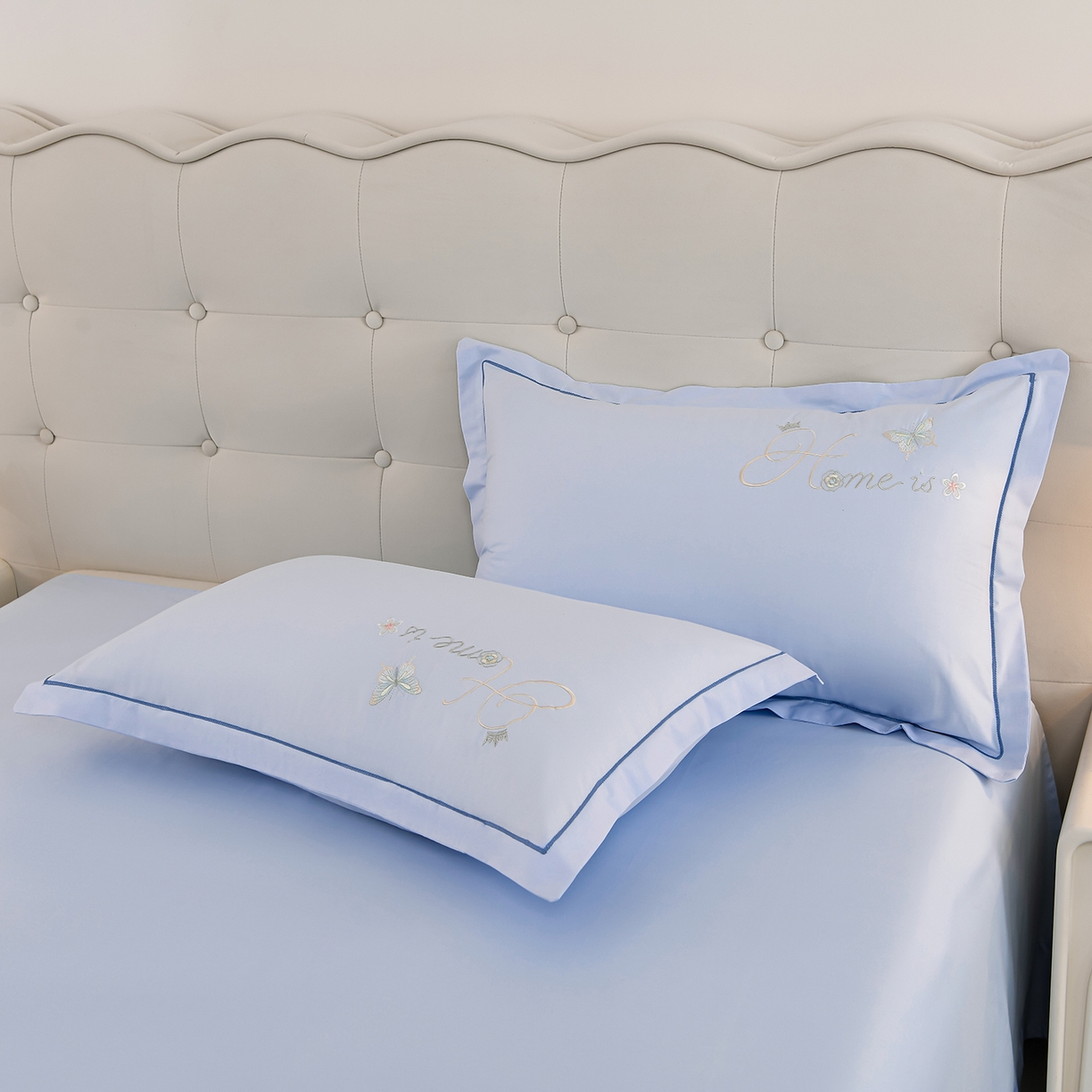 91家纺网 家纺一手货源 找家纺 绒小宣 2025新款13372全棉绣花四件套-轻舞 风铃-蓝