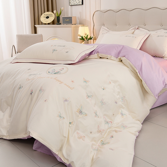 91家纺网 家纺一手货源 找家纺 绒小宣 2025新款13372全棉绣花四件套-轻舞 风铃-白紫