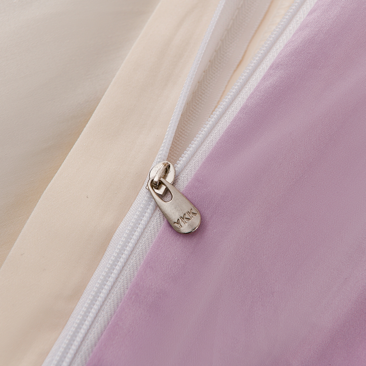 91家纺网 家纺一手货源 找家纺 绒小宣 2025新款13372全棉绣花四件套-轻舞 风铃-白紫