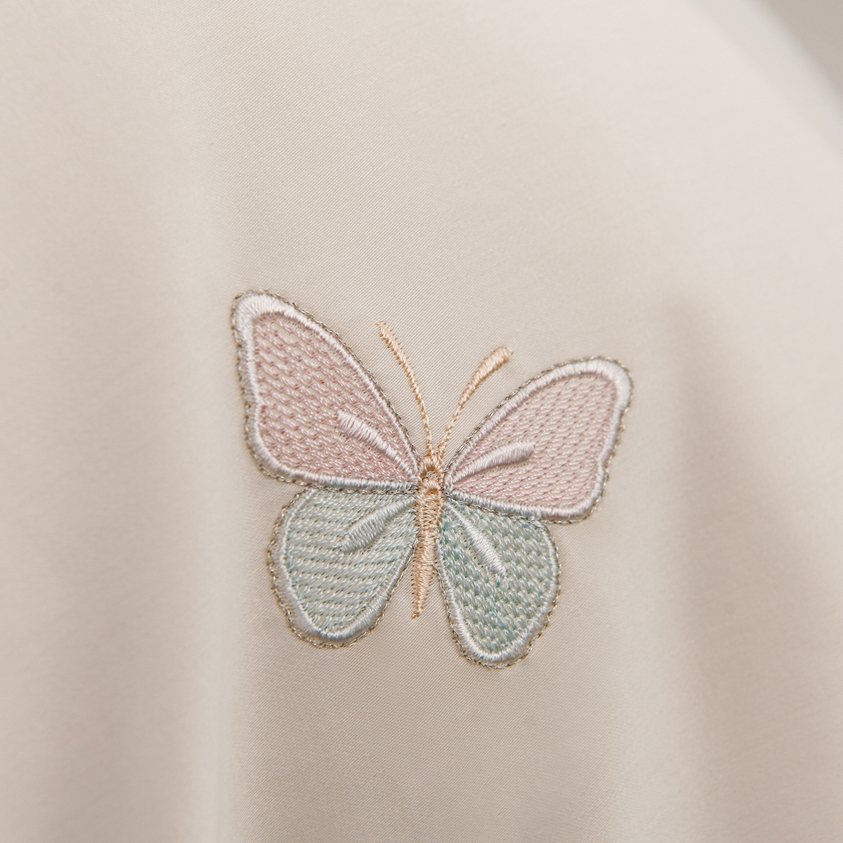 91家纺网 家纺一手货源 找家纺 绒小宣 2025新款13372全棉绣花四件套-轻舞 风铃-白紫