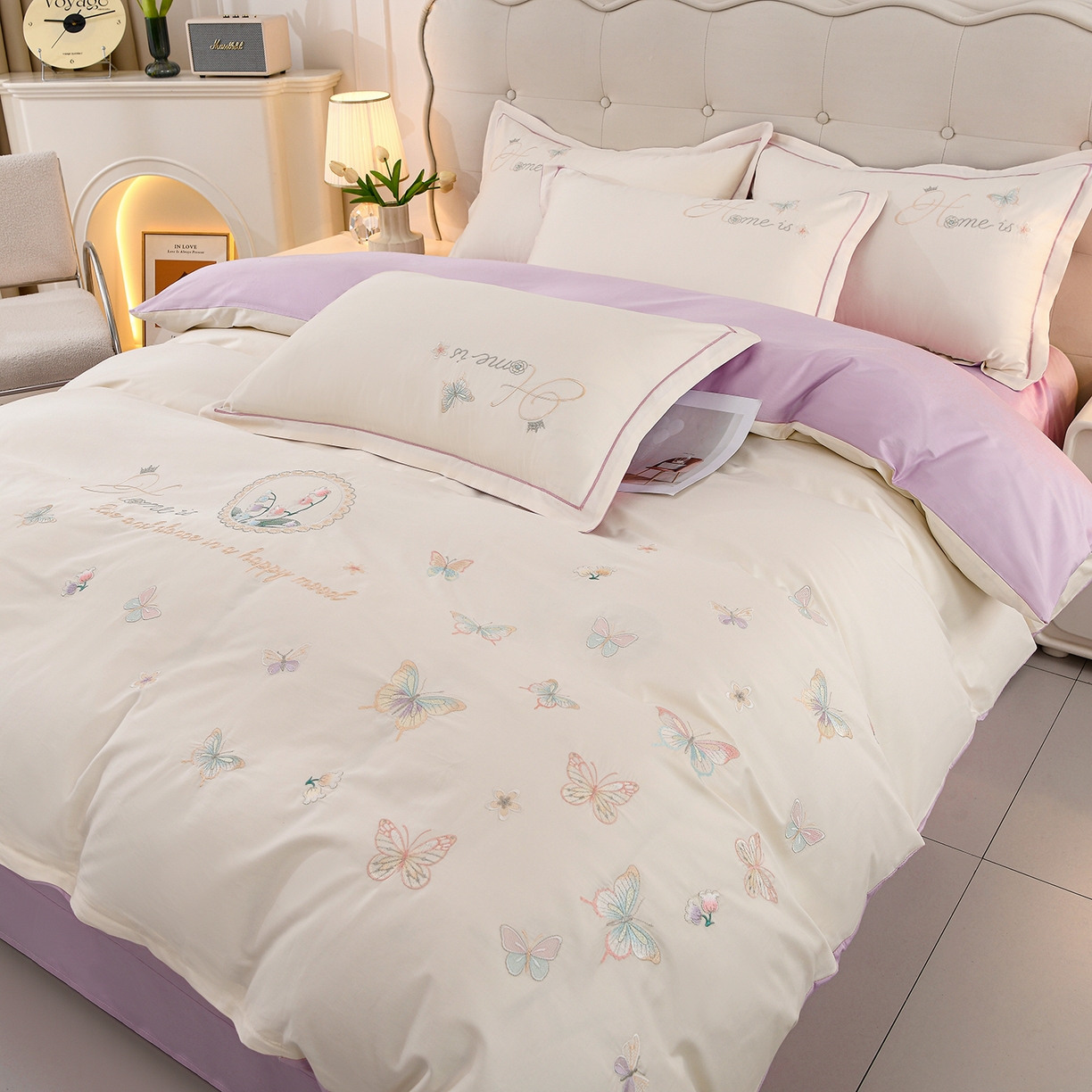 91家纺网 家纺一手货源 找家纺 绒小宣 2025新款13372全棉绣花四件套-轻舞 风铃-白紫