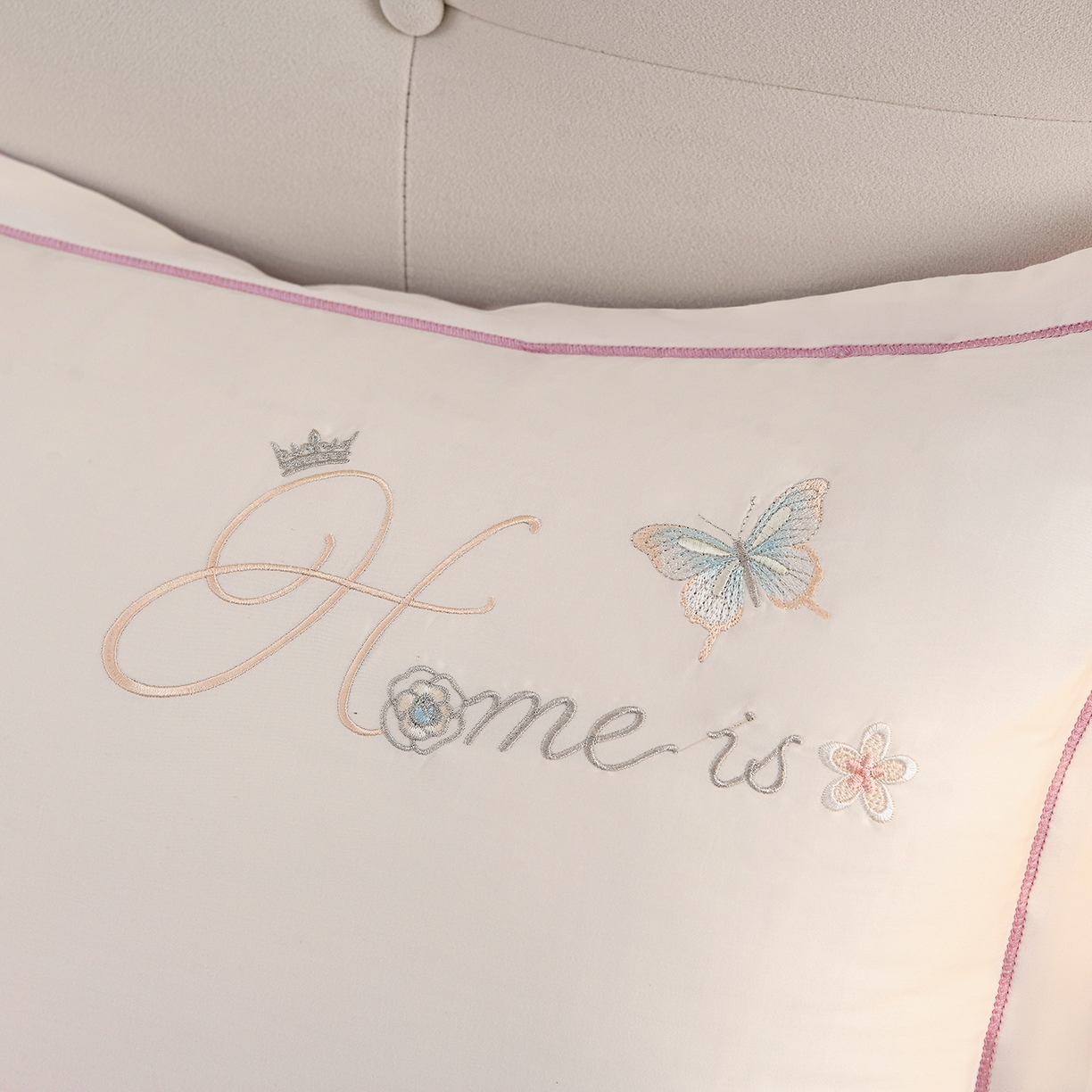 91家纺网 家纺一手货源 找家纺 绒小宣 2025新款13372全棉绣花四件套-轻舞 风铃-白紫