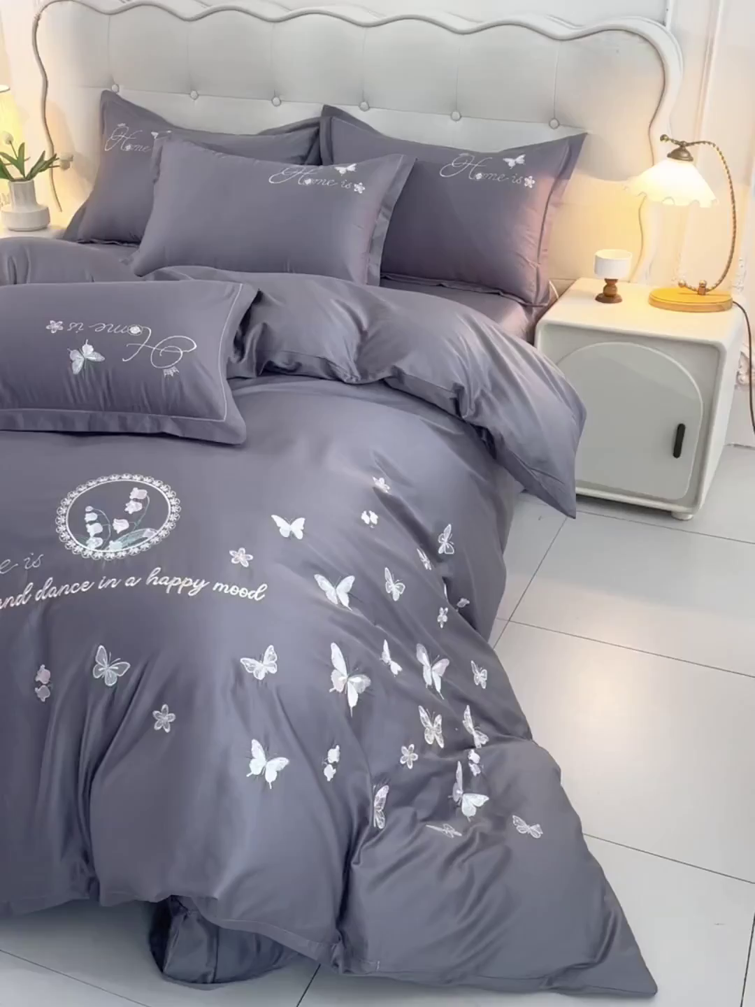 91家纺网 家纺一手货源 找家纺 绒小宣 2025新款13372全棉绣花四件套-轻舞 风铃-灰