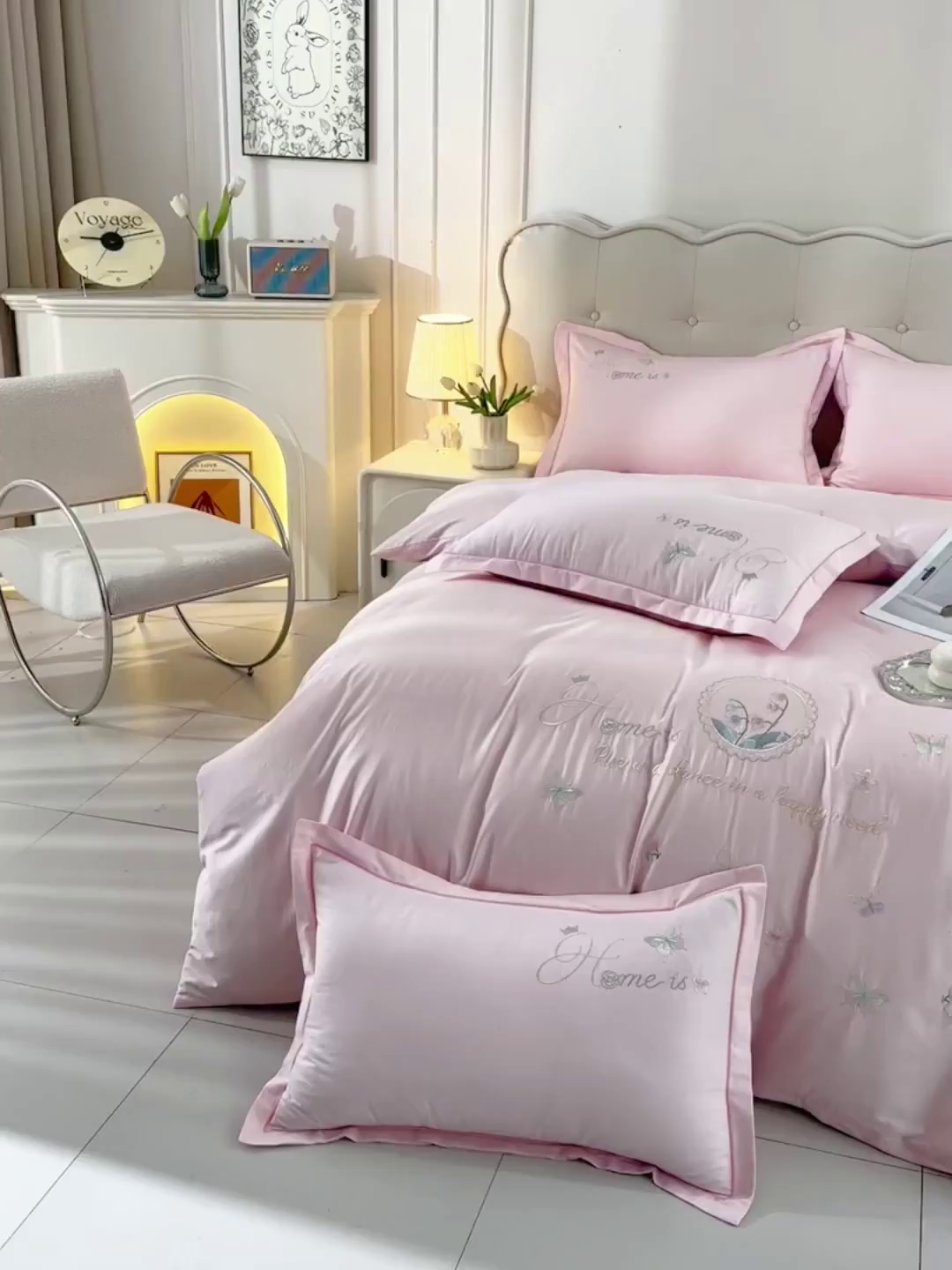 91家纺网 家纺一手货源 找家纺 绒小宣 2025新款13372全棉绣花四件套-轻舞 风铃-粉