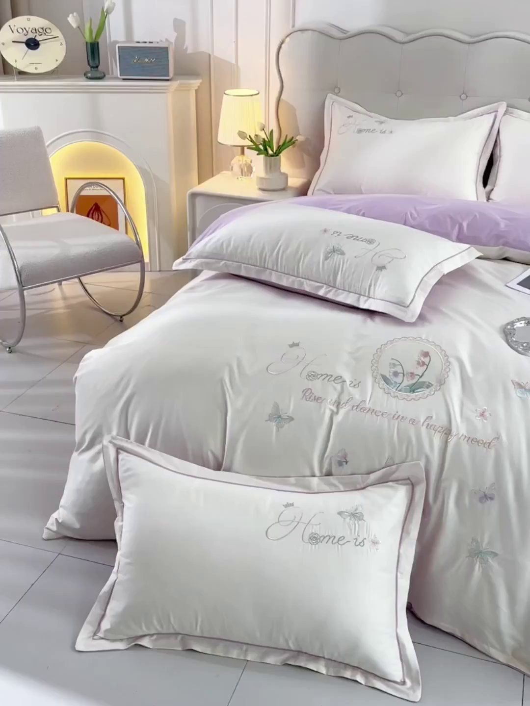 91家纺网 家纺一手货源 找家纺 绒小宣 2025新款13372全棉绣花四件套-轻舞 风铃-白紫