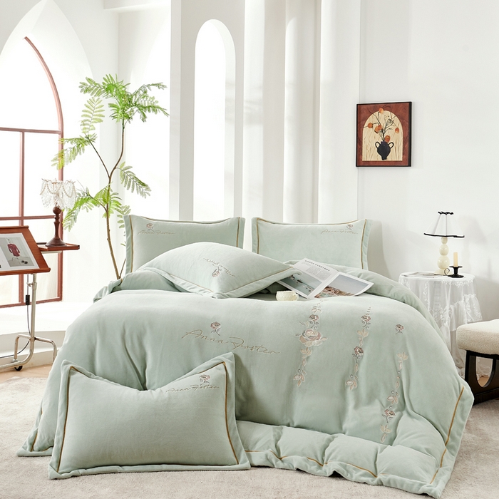 慕克斯家纺 2025新款高克重全工艺牛奶绒宽边刺绣四件套卡希尔系列 卡希尔-浅绿