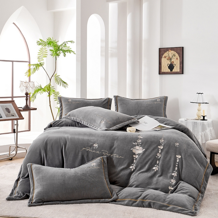 慕克斯家纺 2025新款高克重全工艺牛奶绒宽边刺绣四件套卡希尔系列 卡希尔-深灰