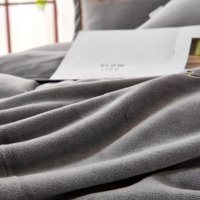 91家纺网 家纺一手货源 找家纺 慕克斯家纺 2025新款高克重全工艺牛奶绒宽边刺绣四件套卡希尔系列 卡希尔-深灰