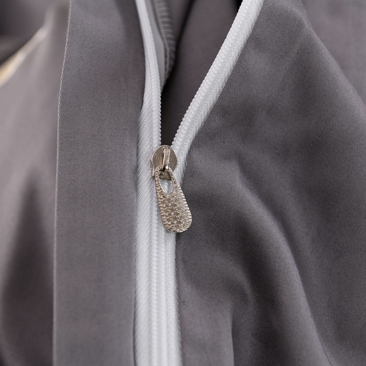 91家纺网 家纺一手货源 找家纺 绒小宣 2025新款13372全棉绣花四件套-牡丹佳人 华尔兹-灰