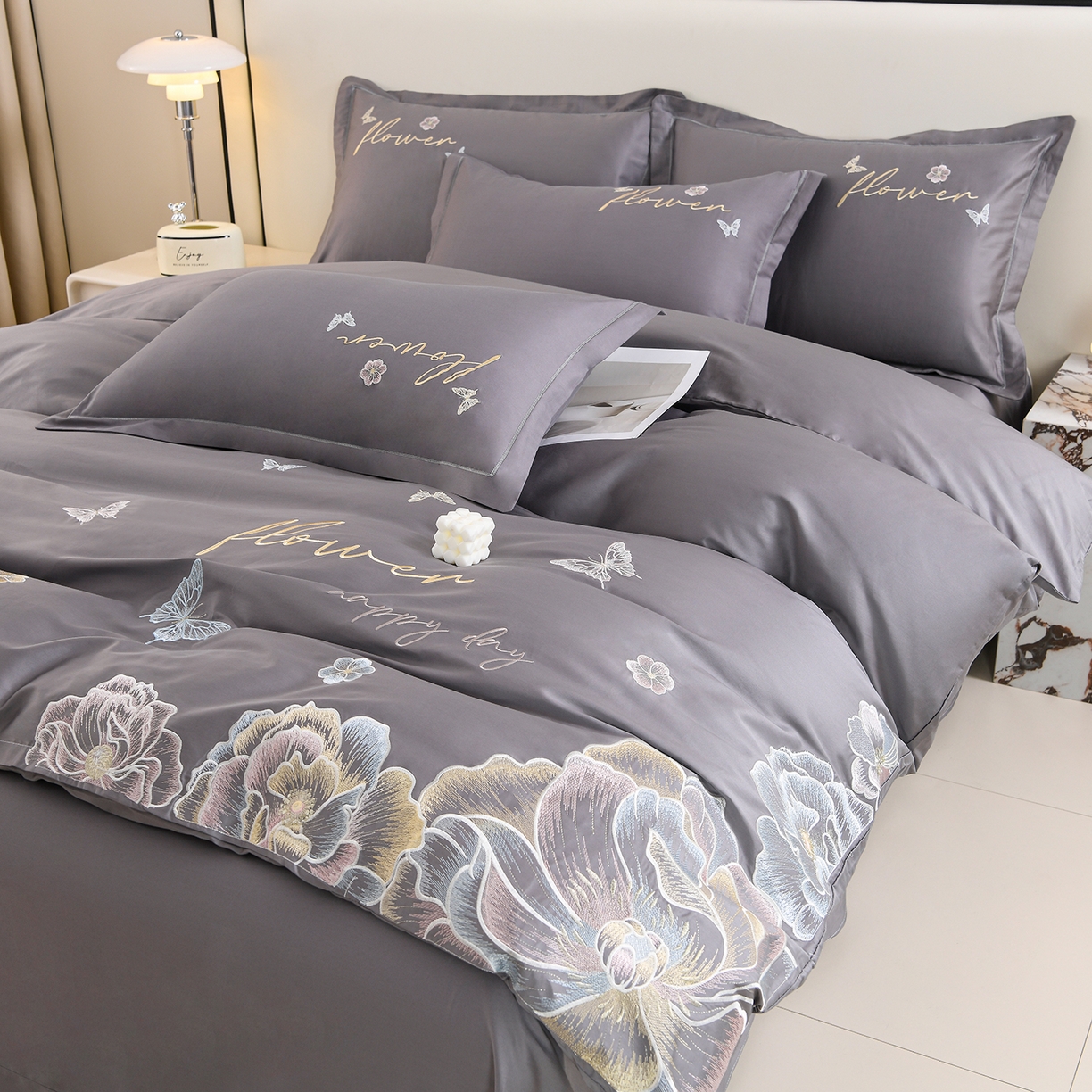 91家纺网 家纺一手货源 找家纺 绒小宣 2025新款13372全棉绣花四件套-牡丹佳人 华尔兹-灰