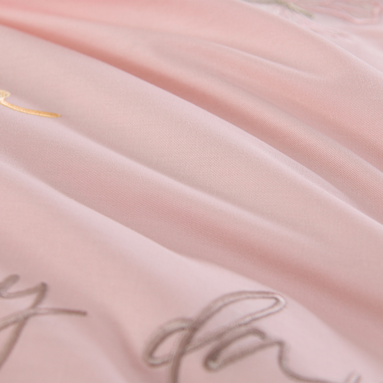 91家纺网 家纺一手货源 找家纺 绒小宣 2025新款13372全棉绣花四件套-牡丹佳人 华尔兹-粉