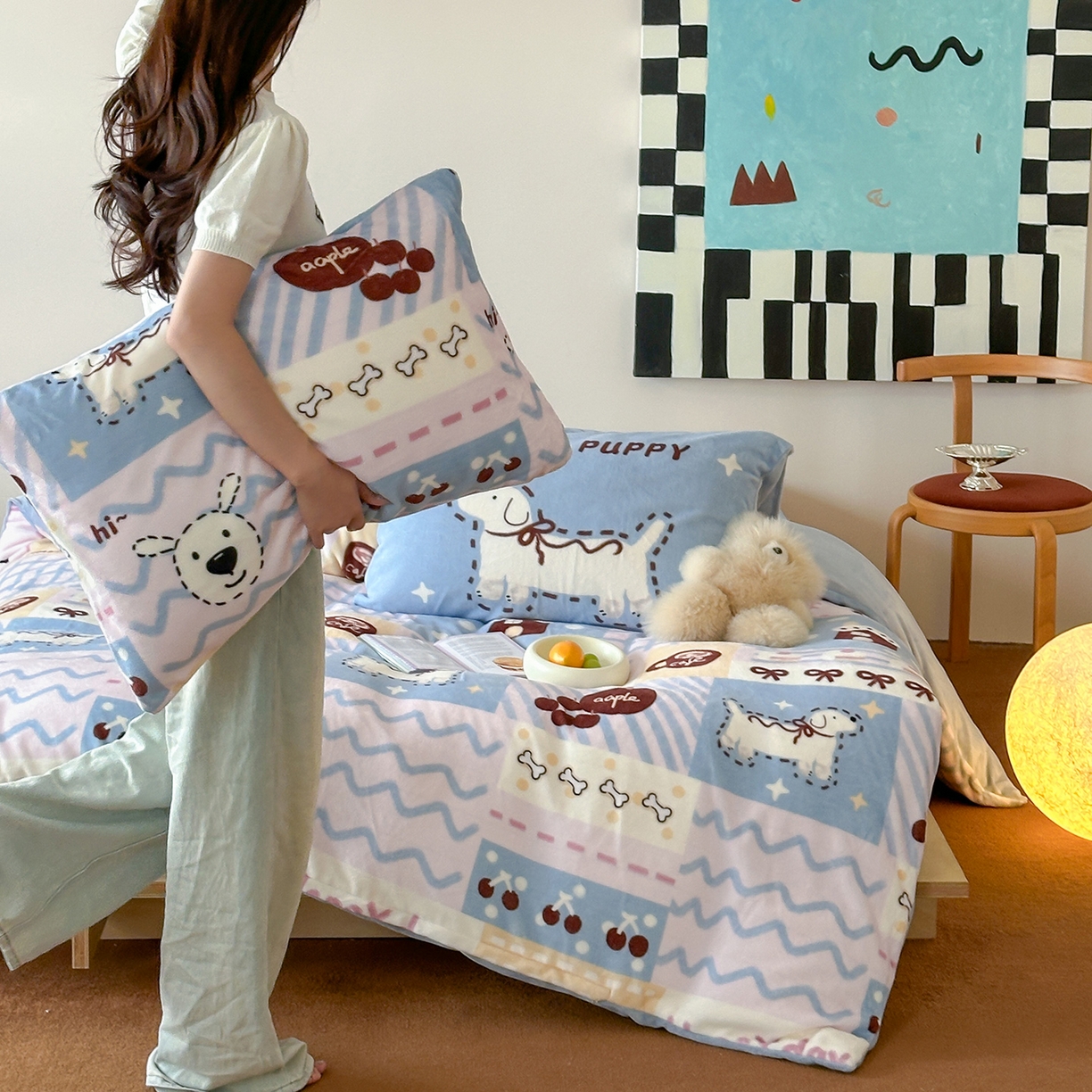 91家纺网 家纺一手货源 找家纺 桃子家居 2025新款A类ins数码印花枕混搭复古时尚卡通加厚牛奶系列四件套 绒-混搭蜡笔画