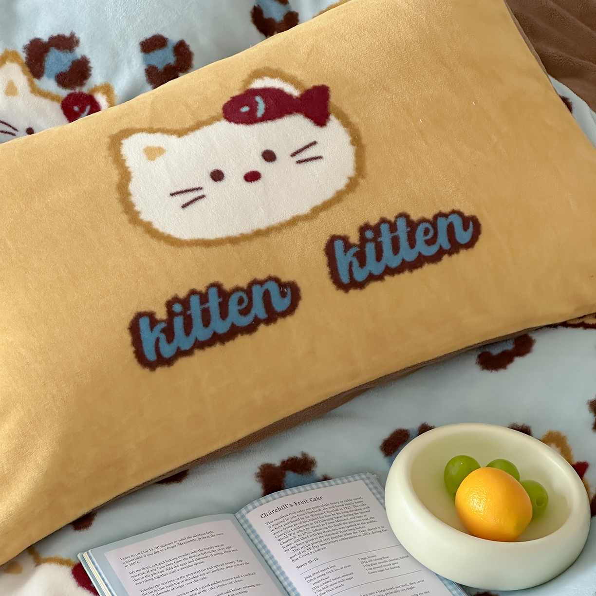 91家纺网 家纺一手货源 找家纺 桃子家居 2025新款A类ins数码印花枕混搭复古时尚卡通加厚牛奶系列四件套 绒-混搭豹纹喵蓝