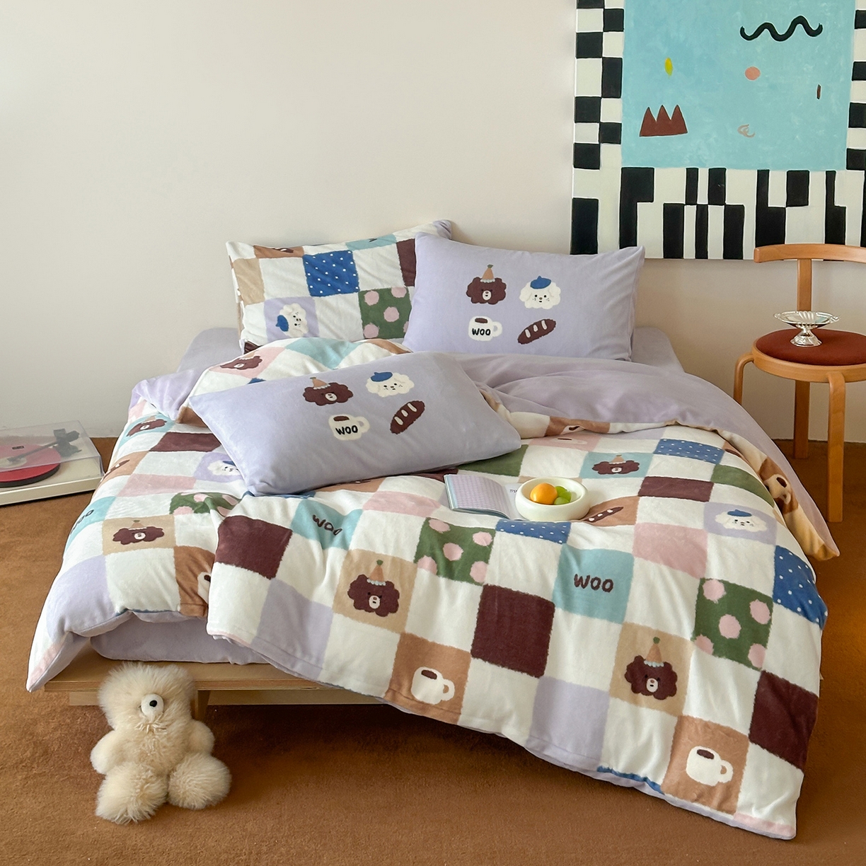 91家纺网 家纺一手货源 找家纺 桃子家居 2025新款A类ins数码印花枕混搭复古时尚卡通加厚牛奶系列四件套 绒-混搭魔方画