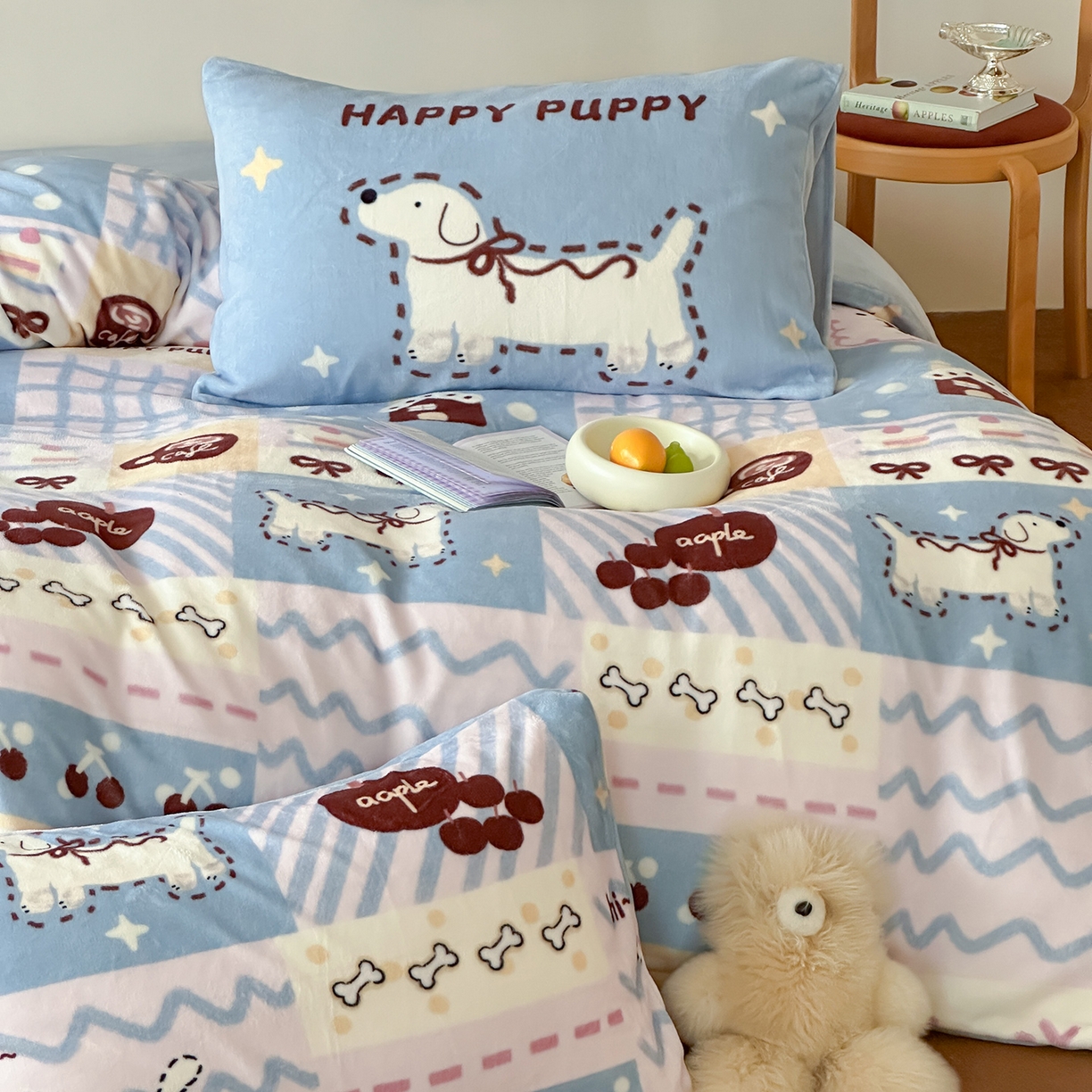 91家纺网 家纺一手货源 找家纺 桃子家居 2025新款A类ins数码印花枕混搭复古时尚卡通加厚牛奶系列四件套 绒-混搭蜡笔画