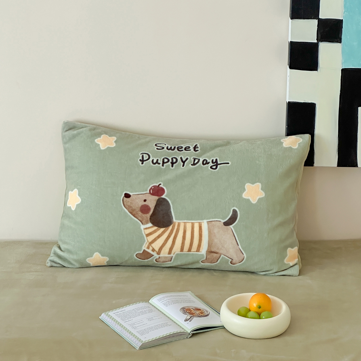 91家纺网 家纺一手货源 找家纺 桃子家居 2025新款A类ins数码印花枕混搭复古时尚卡通加厚牛奶系列四件套 绒-混搭童趣腊肠狗