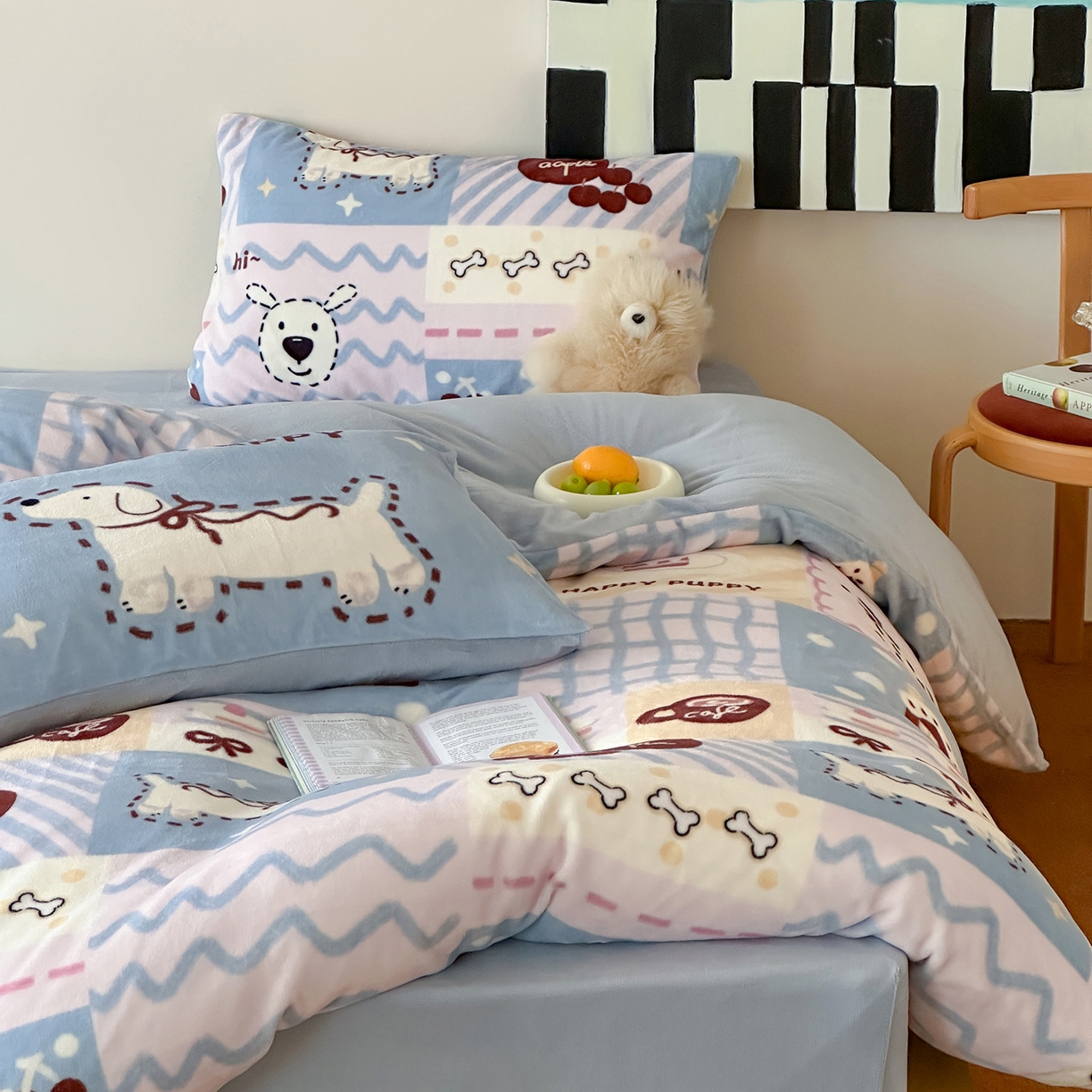 91家纺网 家纺一手货源 找家纺 桃子家居 2025新款A类ins数码印花枕混搭复古时尚卡通加厚牛奶系列四件套 绒-混搭蜡笔画