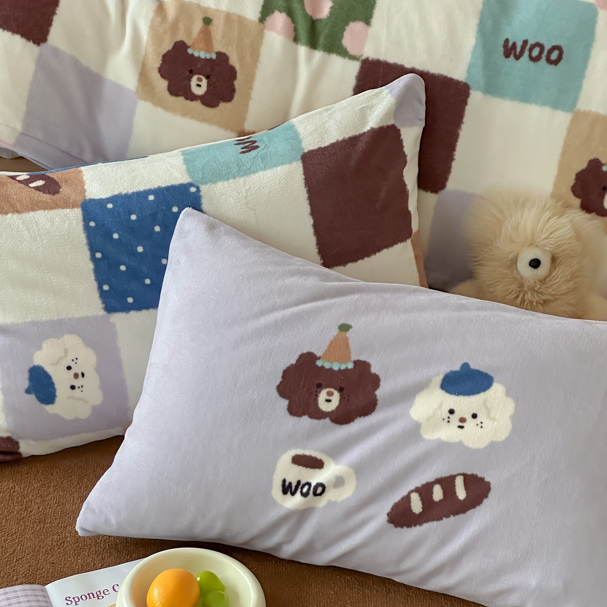 91家纺网 家纺一手货源 找家纺 桃子家居 2025新款A类ins数码印花枕混搭复古时尚卡通加厚牛奶系列四件套 绒-混搭魔方画