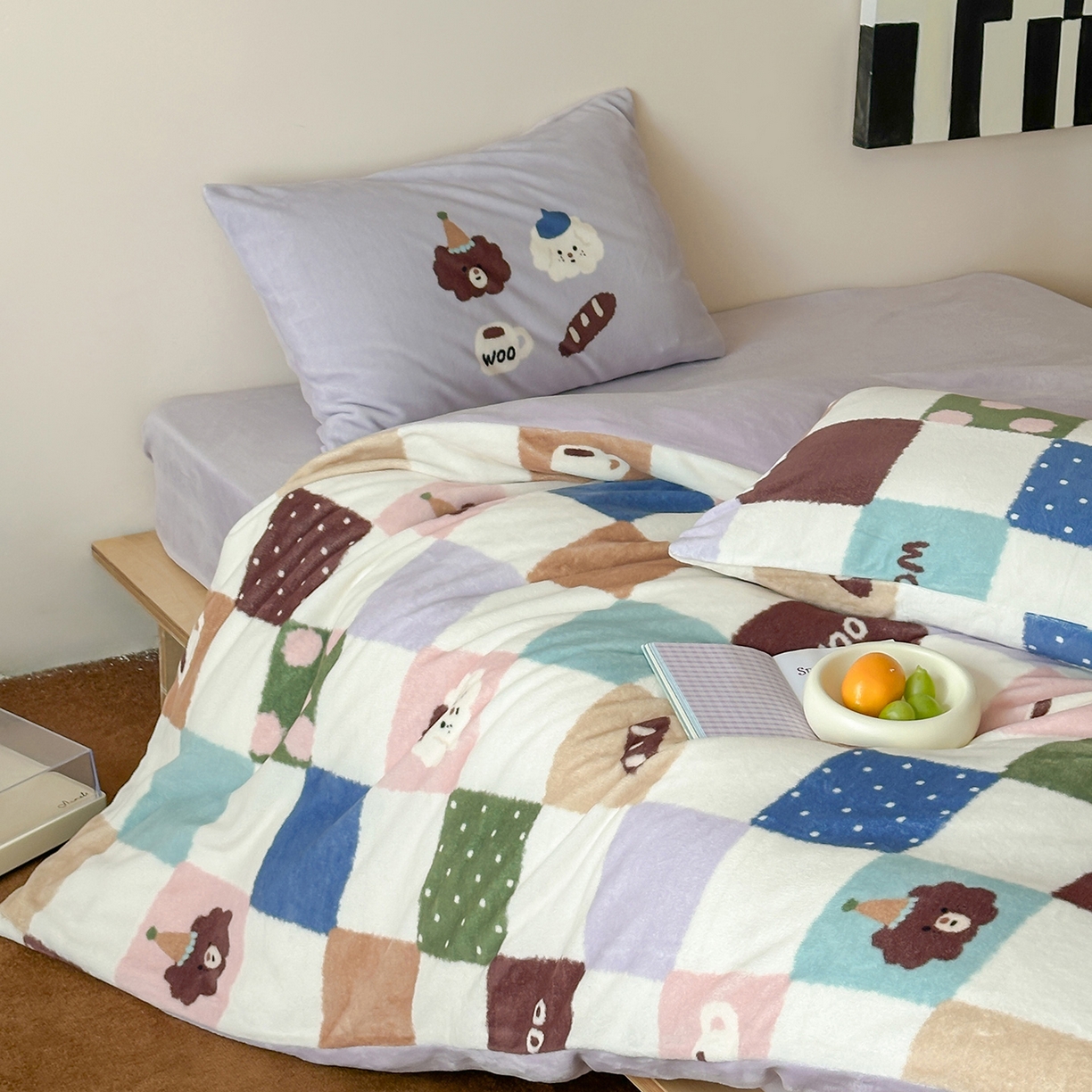 91家纺网 家纺一手货源 找家纺 桃子家居 2025新款A类ins数码印花枕混搭复古时尚卡通加厚牛奶系列四件套 绒-混搭魔方画