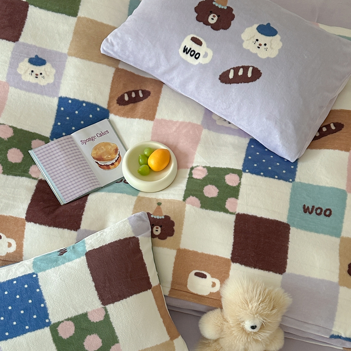 91家纺网 家纺一手货源 找家纺 桃子家居 2025新款A类ins数码印花枕混搭复古时尚卡通加厚牛奶系列四件套 绒-混搭魔方画