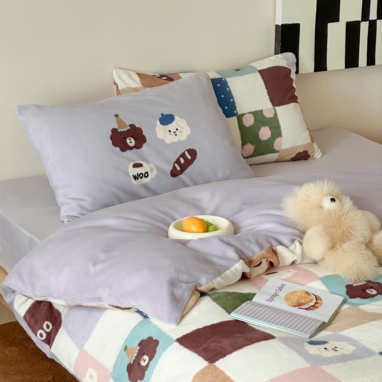 91家纺网 家纺一手货源 找家纺 桃子家居 2025新款A类ins数码印花枕混搭复古时尚卡通加厚牛奶系列四件套 绒-混搭魔方画