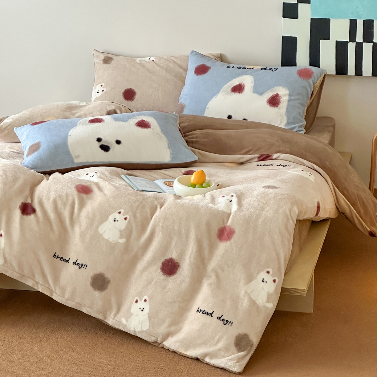 91家纺网 家纺一手货源 找家纺 桃子家居 2025新款A类ins数码印花枕混搭复古时尚卡通加厚牛奶系列四件套 绒-混搭泡芙狗