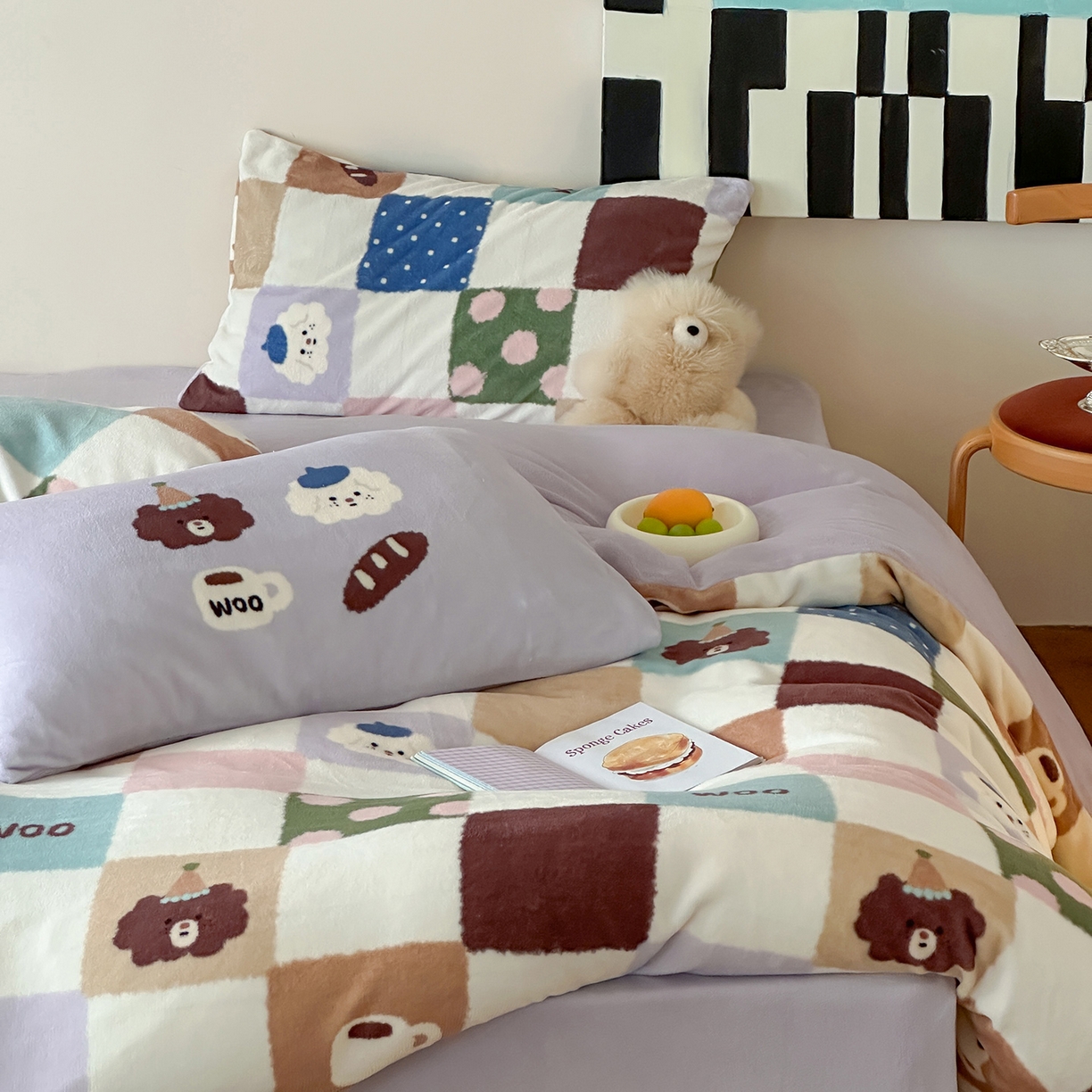 91家纺网 家纺一手货源 找家纺 桃子家居 2025新款A类ins数码印花枕混搭复古时尚卡通加厚牛奶系列四件套 绒-混搭魔方画