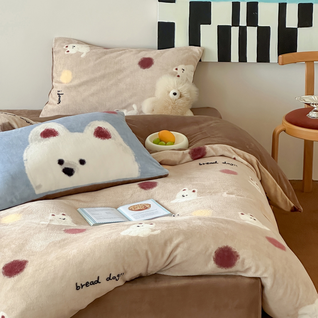 91家纺网 家纺一手货源 找家纺 桃子家居 2025新款A类ins数码印花枕混搭复古时尚卡通加厚牛奶系列四件套 绒-混搭泡芙狗