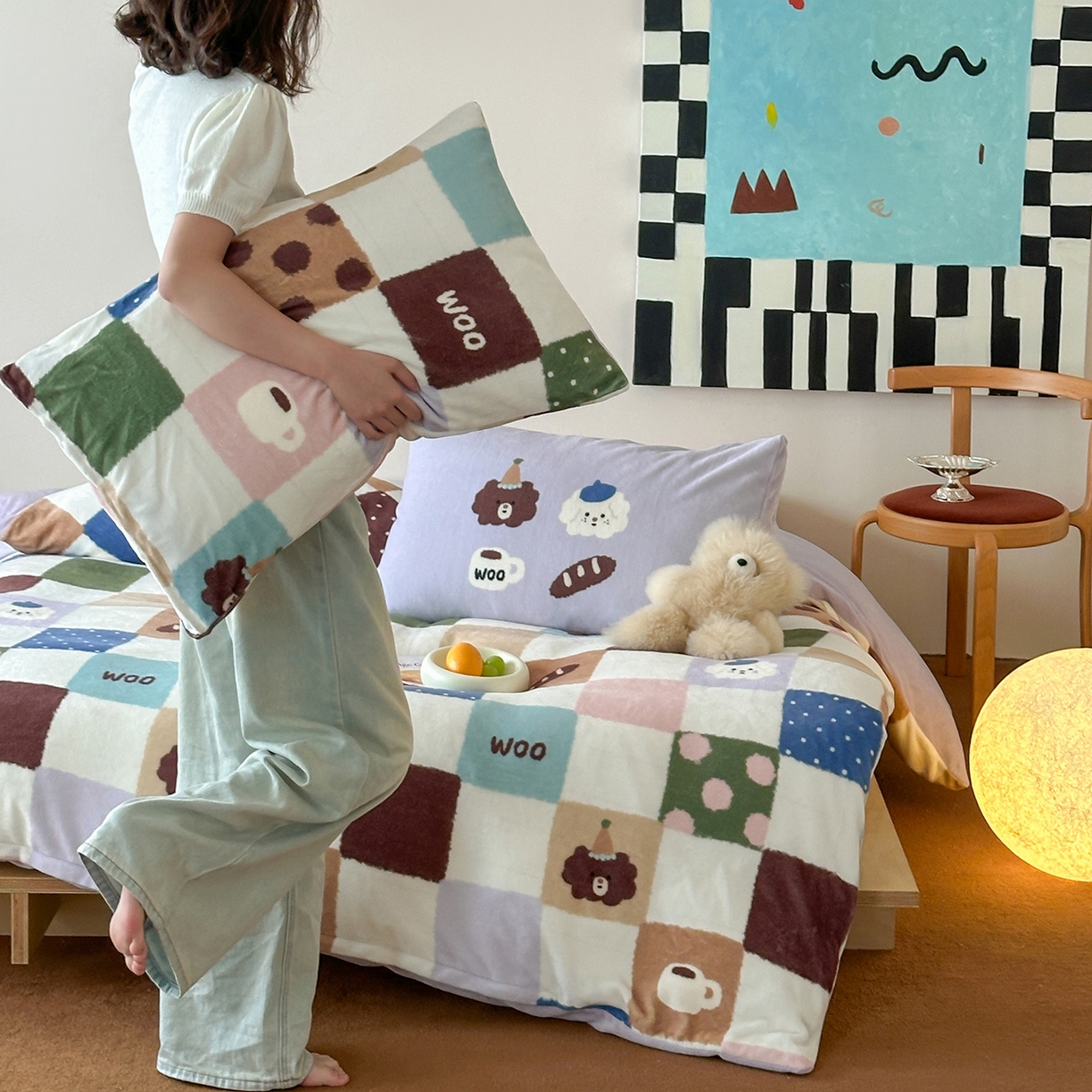 91家纺网 家纺一手货源 找家纺 桃子家居 2025新款A类ins数码印花枕混搭复古时尚卡通加厚牛奶系列四件套 绒-混搭魔方画