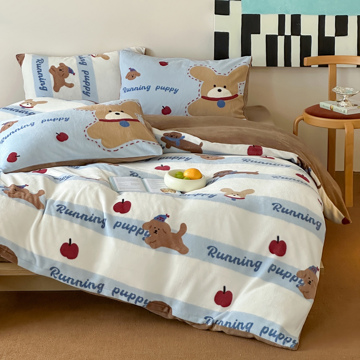 91家纺网 家纺一手货源 找家纺 桃子家居 2025新款A类ins数码印花枕混搭复古时尚卡通加厚牛奶系列四件套 绒-混搭俏皮狗蓝