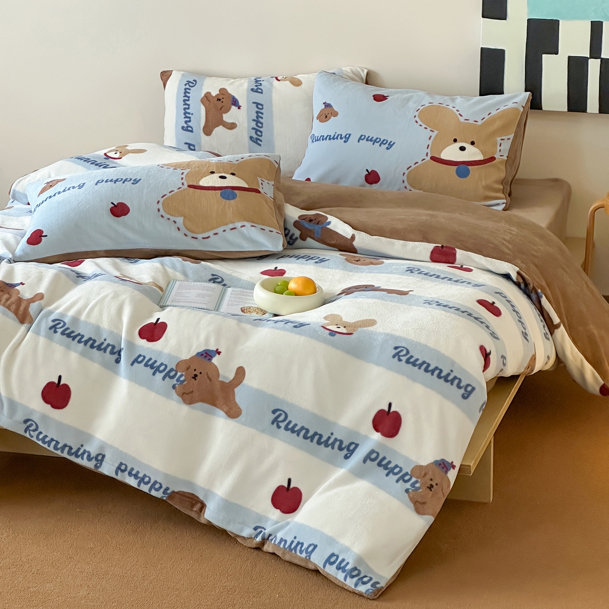 91家纺网 家纺一手货源 找家纺 桃子家居 2025新款A类ins数码印花枕混搭复古时尚卡通加厚牛奶系列四件套 绒-混搭俏皮狗蓝