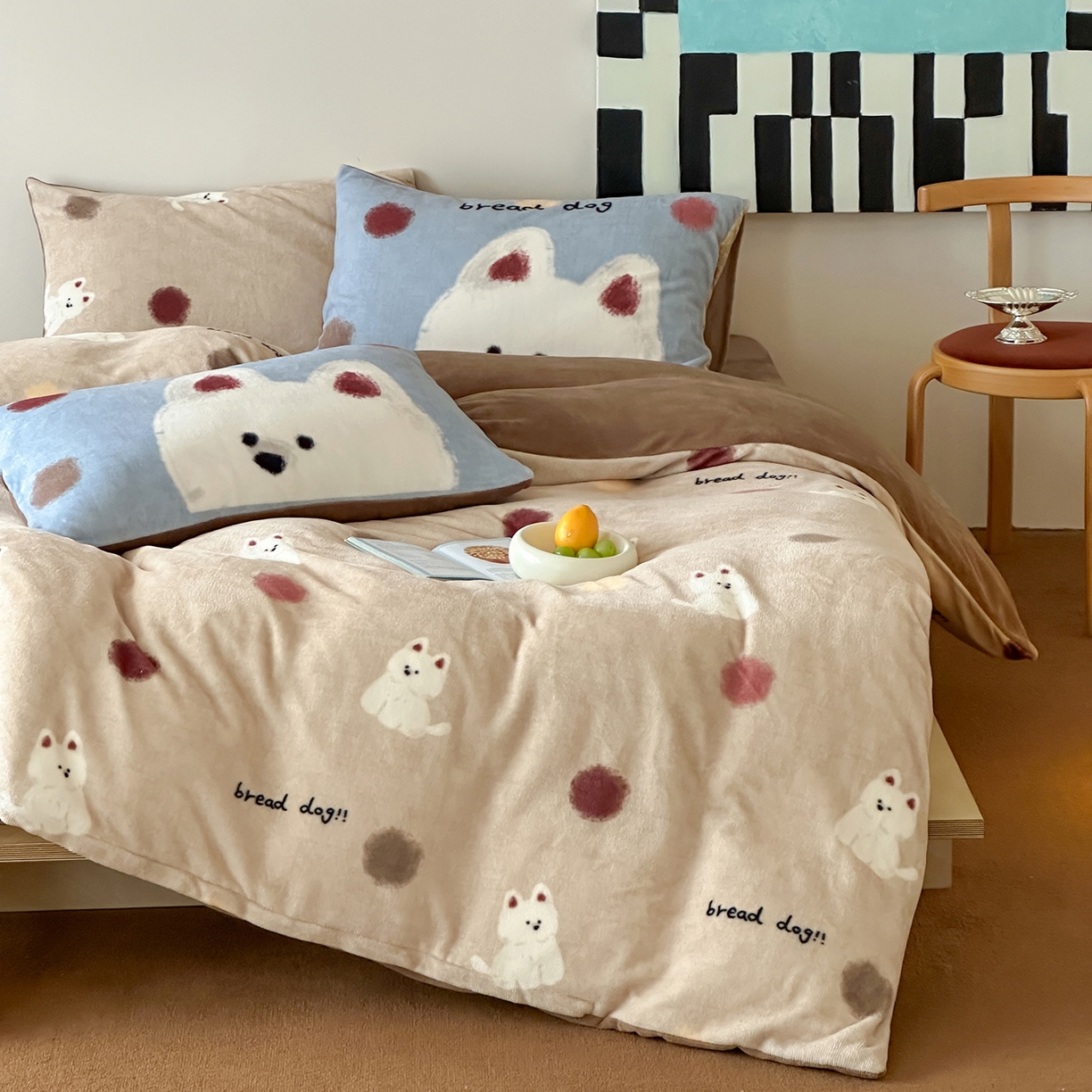 91家纺网 家纺一手货源 找家纺 桃子家居 2025新款A类ins数码印花枕混搭复古时尚卡通加厚牛奶系列四件套 绒-混搭泡芙狗