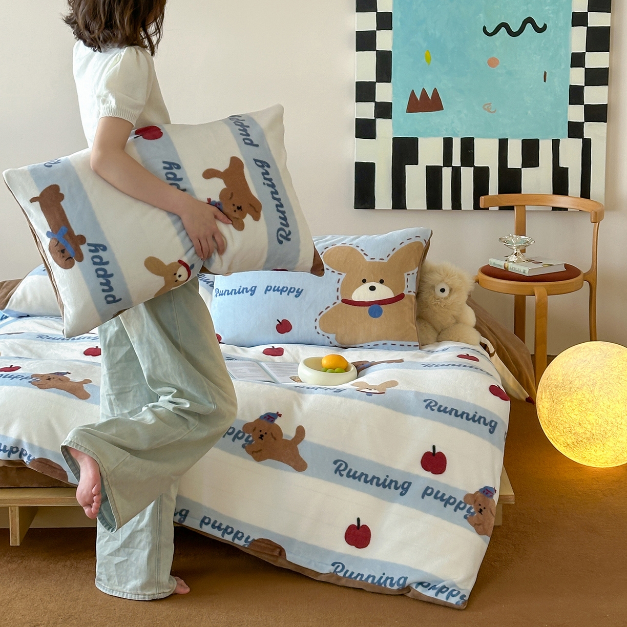 91家纺网 家纺一手货源 找家纺 桃子家居 2025新款A类ins数码印花枕混搭复古时尚卡通加厚牛奶系列四件套 绒-混搭俏皮狗蓝