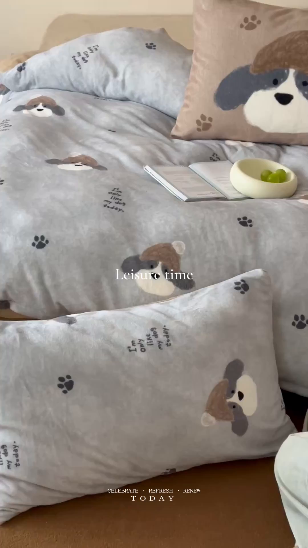 91家纺网 家纺一手货源 找家纺 桃子家居 2025新款A类ins数码印花枕混搭复古时尚卡通加厚牛奶系列四件套 绒-混搭冬日狗