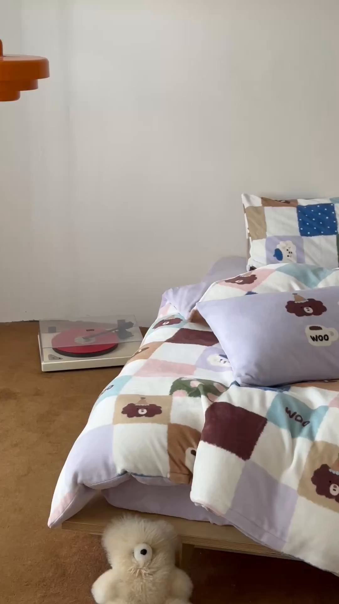 91家纺网 家纺一手货源 找家纺 桃子家居 2025新款A类ins数码印花枕混搭复古时尚卡通加厚牛奶系列四件套 绒-混搭魔方画