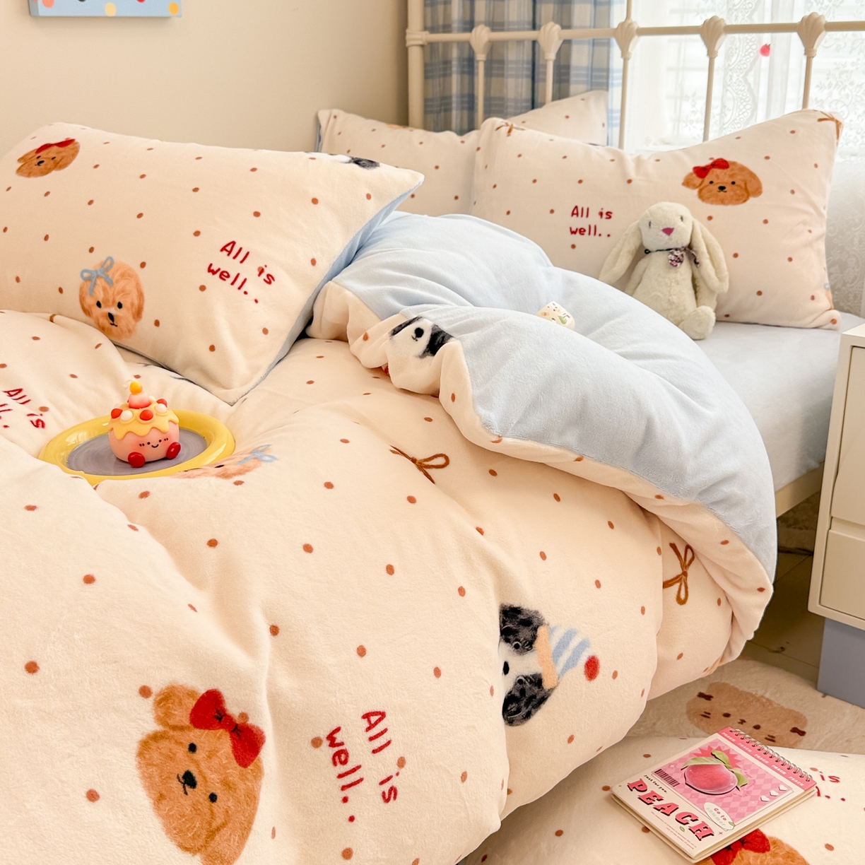 91家纺网 家纺一手货源 找家纺 呗旺鹿 2025新款A类高克重卡通印花牛奶绒印花四件套 蝴蝶结圆点小狗