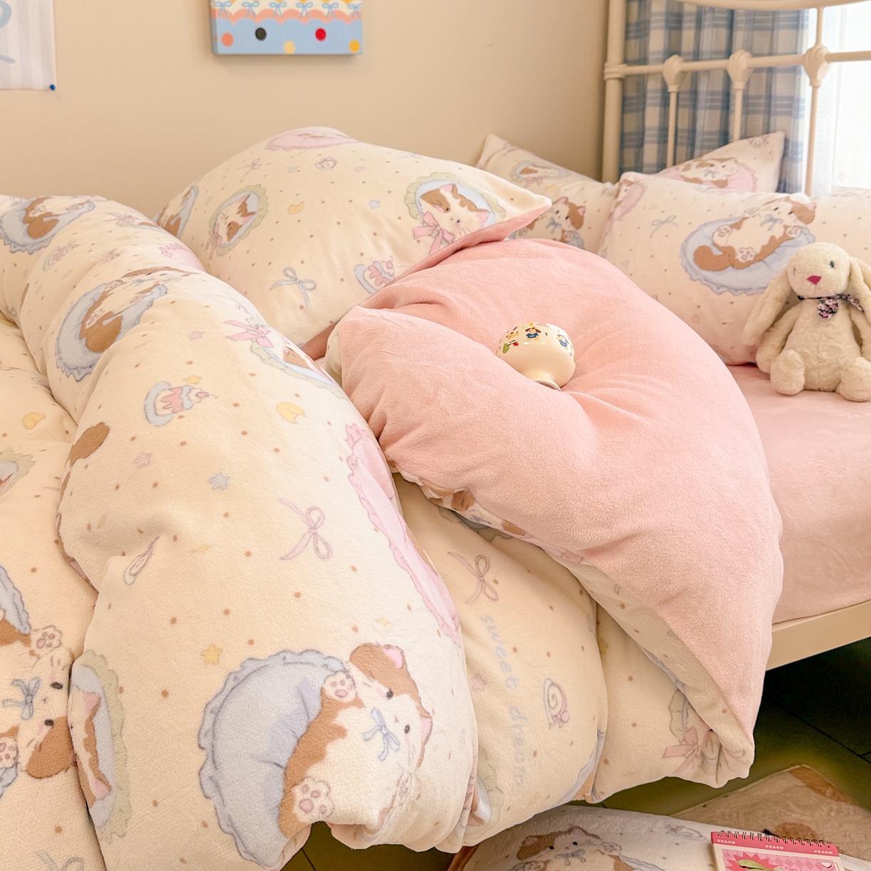 91家纺网 家纺一手货源 找家纺 （总）呗旺鹿 2025新款A类高克重卡通印花牛奶绒印花四件套