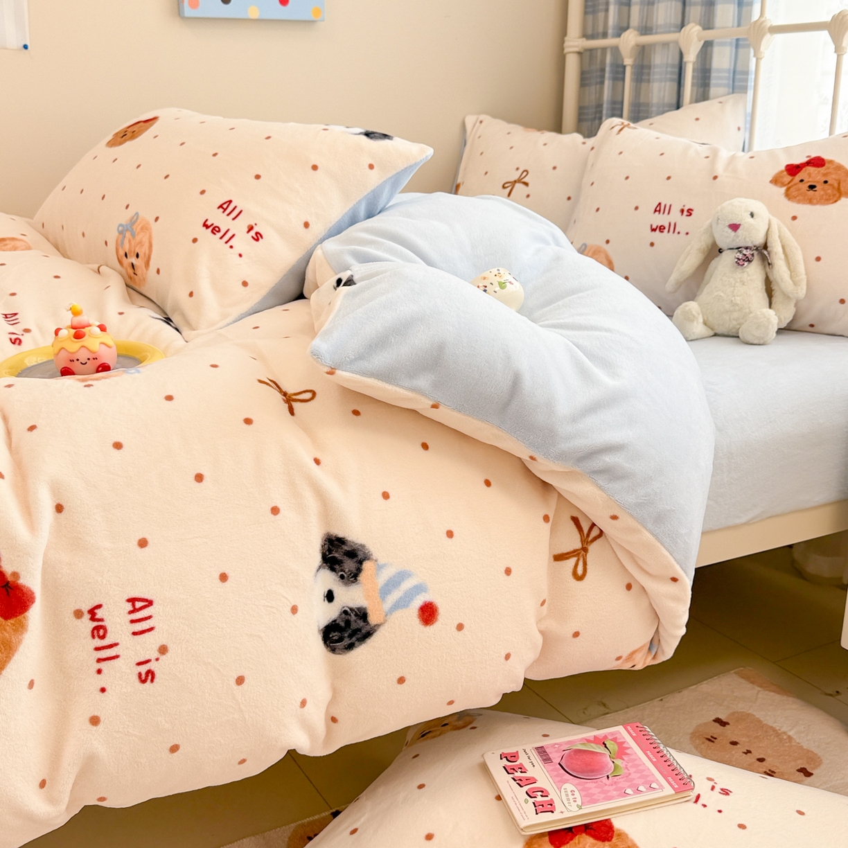 91家纺网 家纺一手货源 找家纺 呗旺鹿 2025新款A类高克重卡通印花牛奶绒印花四件套 蝴蝶结圆点小狗