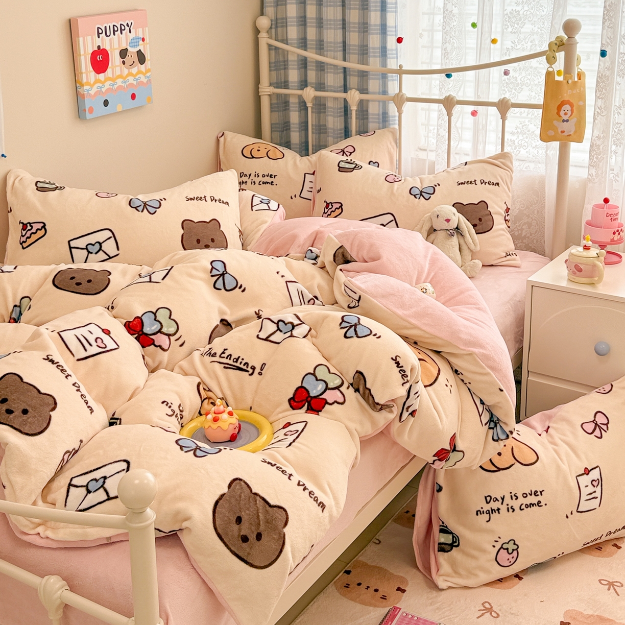 91家纺网 家纺一手货源 找家纺 呗旺鹿 2025新款A类高克重卡通印花牛奶绒印花四件套 信封小熊