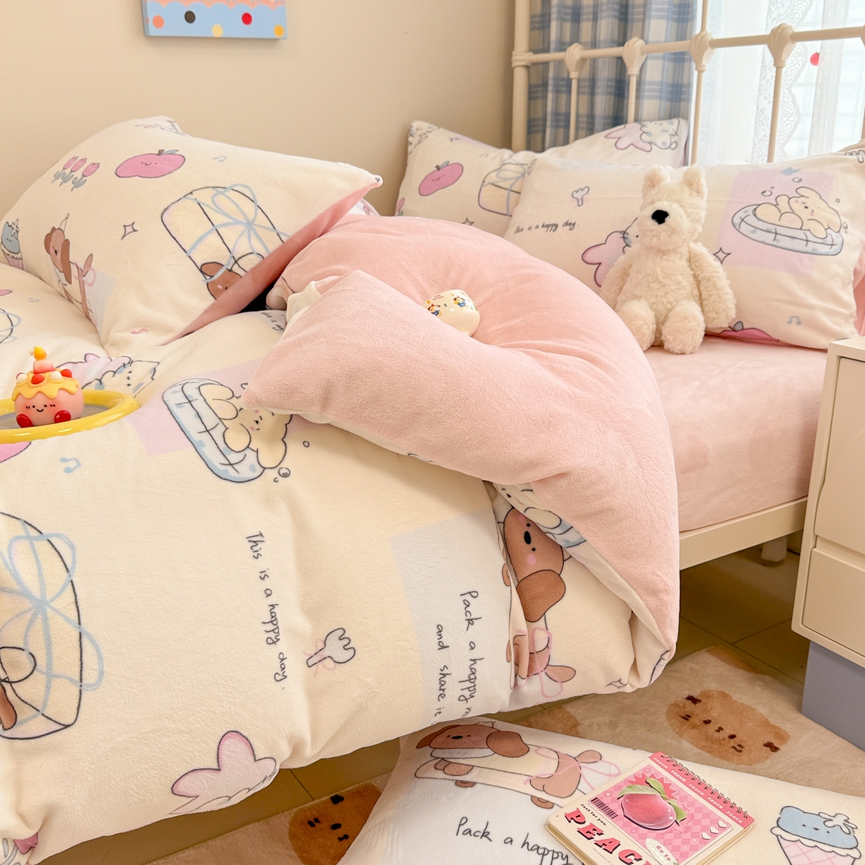 91家纺网 家纺一手货源 找家纺 呗旺鹿 2025新款A类高克重卡通印花牛奶绒印花四件套 小熊的礼物