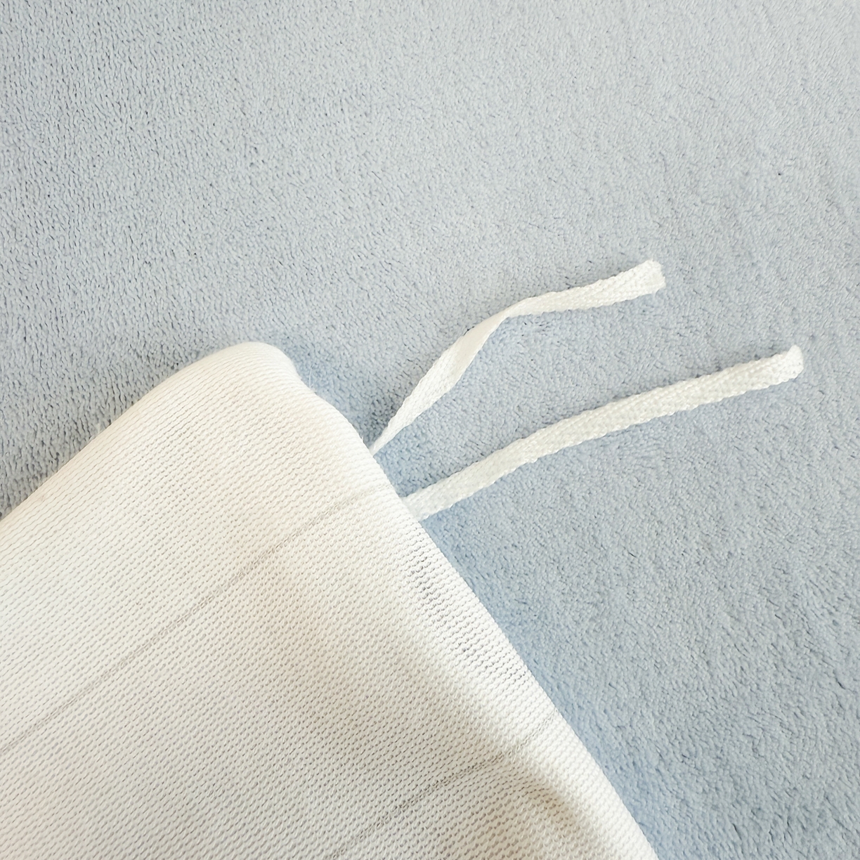 91家纺网 家纺一手货源 找家纺 呗旺鹿 2025新款A类高克重卡通印花牛奶绒印花四件套 音乐小狗