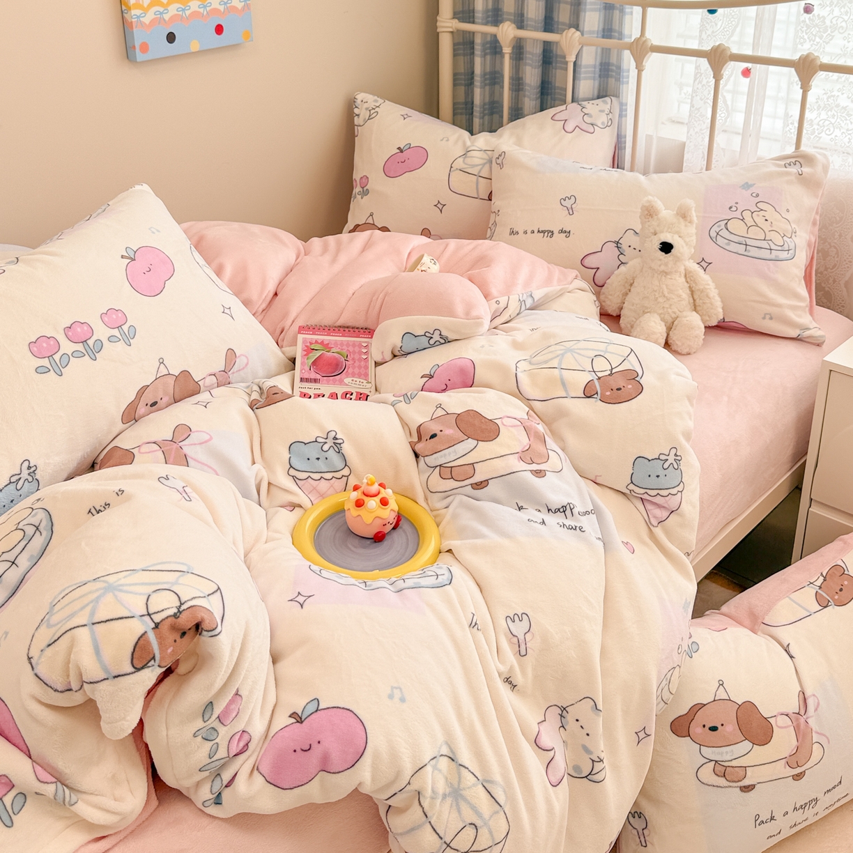 91家纺网 家纺一手货源 找家纺 呗旺鹿 2025新款A类高克重卡通印花牛奶绒印花四件套 小熊的礼物