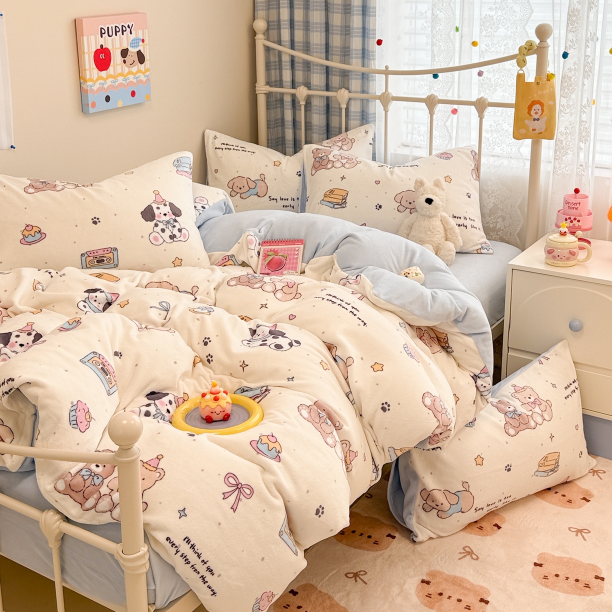 91家纺网 家纺一手货源 找家纺 呗旺鹿 2025新款A类高克重卡通印花牛奶绒印花四件套 音乐小狗