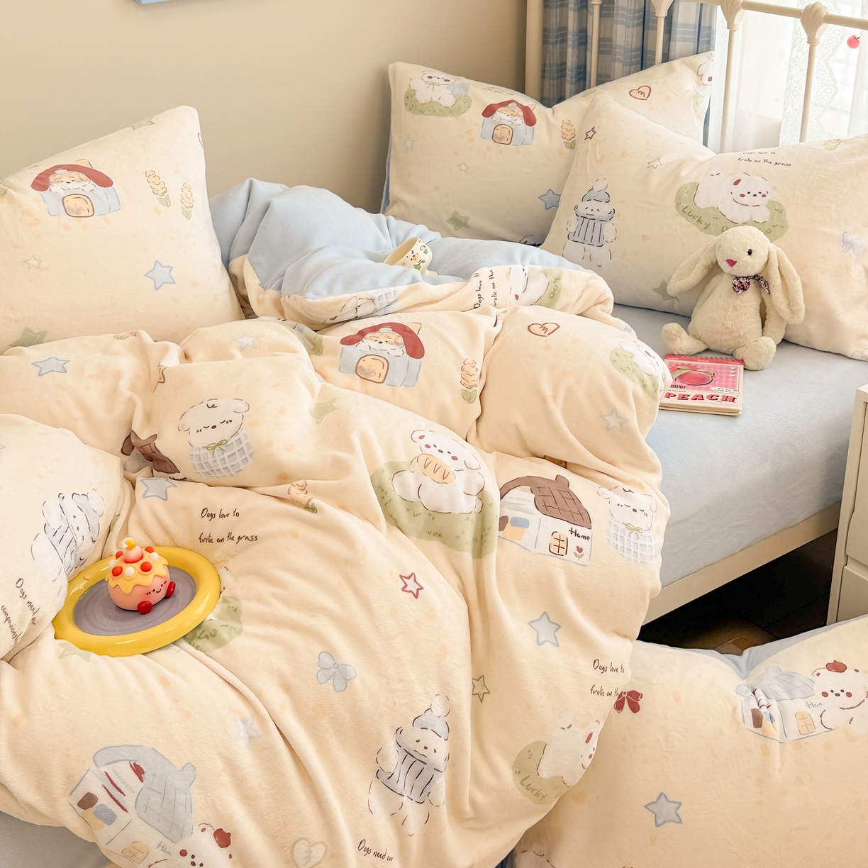 91家纺网 家纺一手货源 找家纺 呗旺鹿 2025新款A类高克重卡通印花牛奶绒印花四件套 奶油星星狗