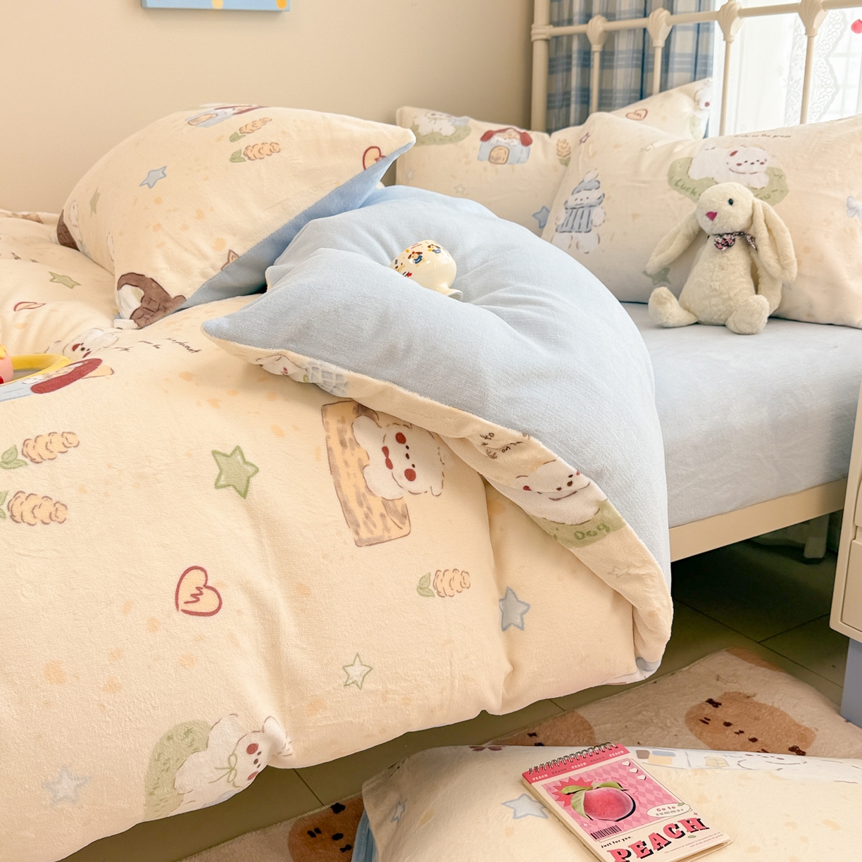 91家纺网 家纺一手货源 找家纺 呗旺鹿 2025新款A类高克重卡通印花牛奶绒印花四件套 奶油星星狗