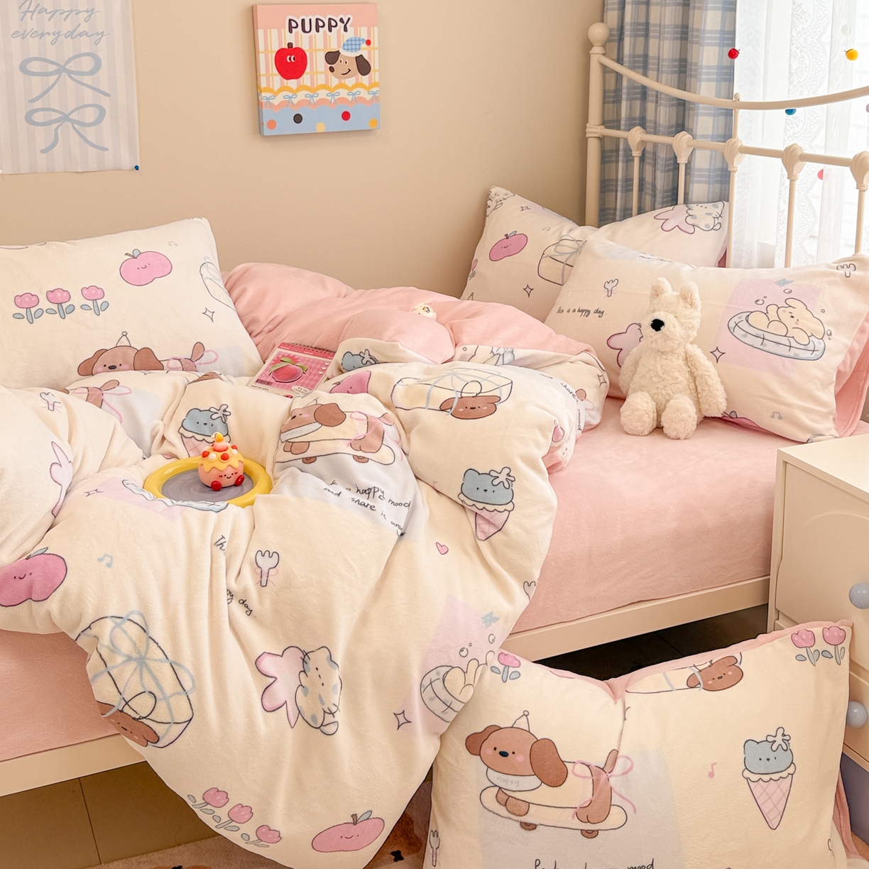 91家纺网 家纺一手货源 找家纺 呗旺鹿 2025新款A类高克重卡通印花牛奶绒印花四件套 小熊的礼物