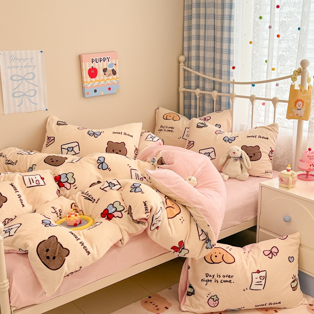 91家纺网 家纺一手货源 找家纺 呗旺鹿 2025新款A类高克重卡通印花牛奶绒印花四件套 信封小熊