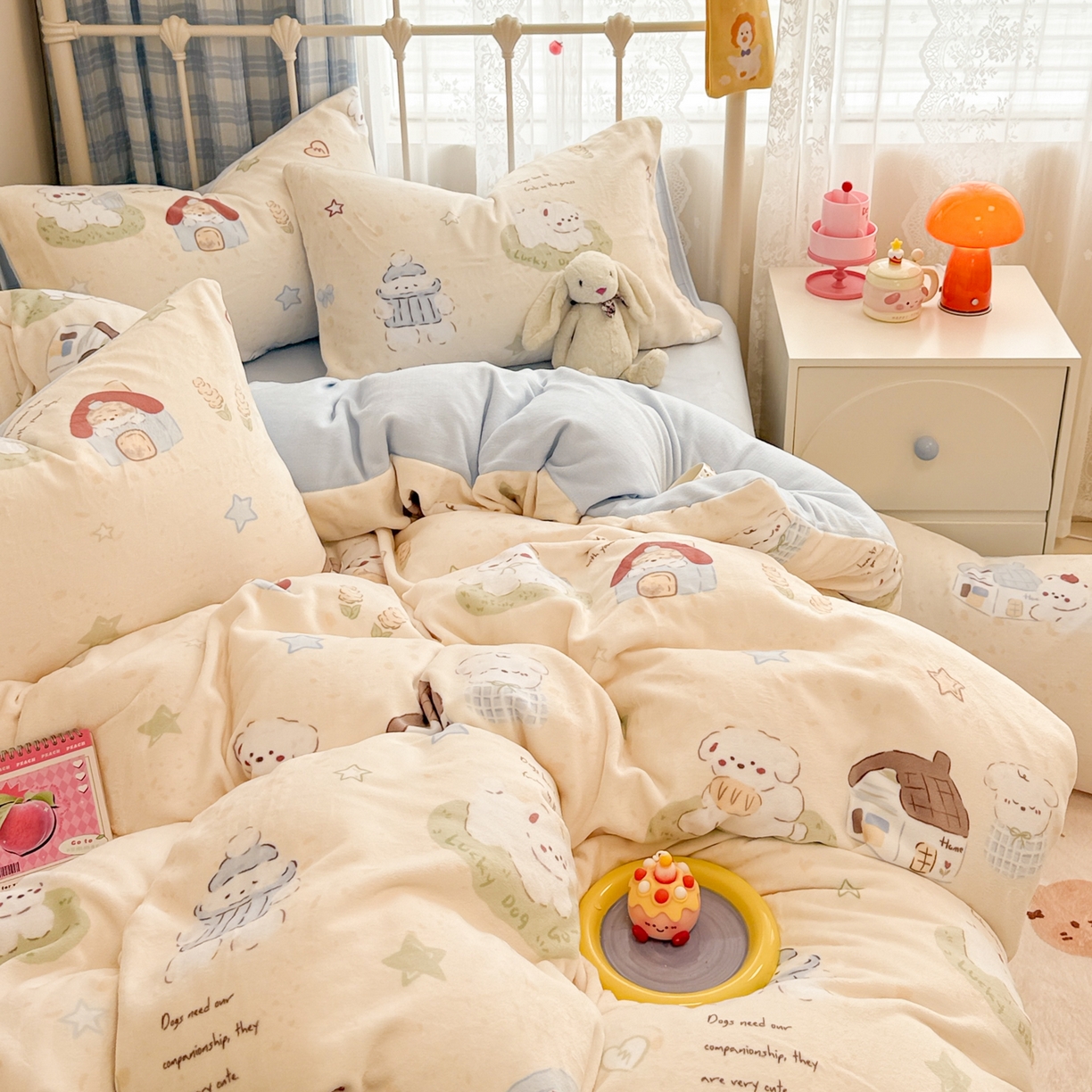 91家纺网 家纺一手货源 找家纺 呗旺鹿 2025新款A类高克重卡通印花牛奶绒印花四件套 奶油星星狗